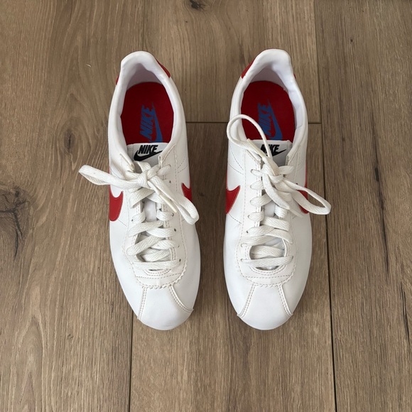 NIKE CLASSIC CORTEZ
LEATHER SNEAKER - Picture 2 of 4